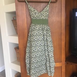 ❌SOLD❌ Beautiful Green Midi Dress